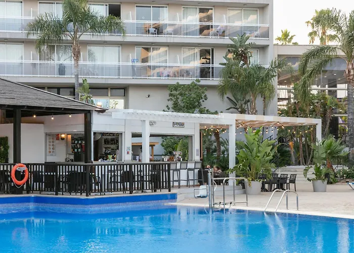 黄金海岸索尔酒店 4* 萨洛